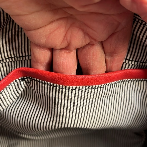 No Brand red bow purse. Black, tan, white, gray and beige design. Straps detach. - Picture 7 of 11